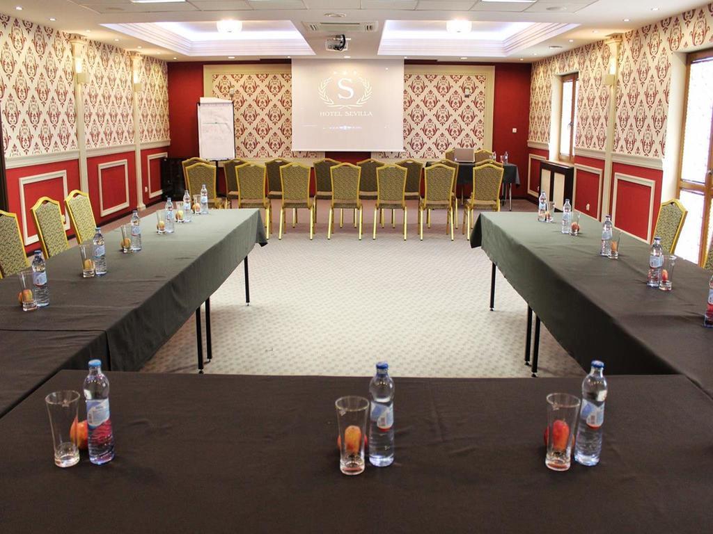Hotel Sevilla Рава-Мазовєцка Екстер'єр фото