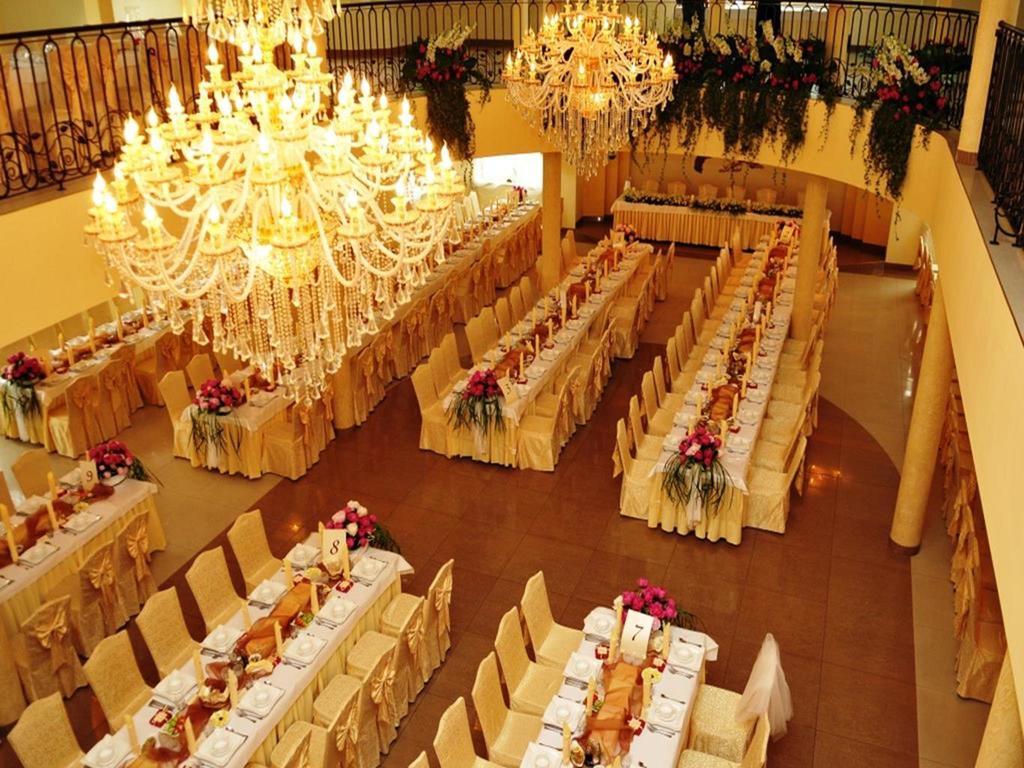 Hotel Sevilla Рава-Мазовєцка Екстер'єр фото